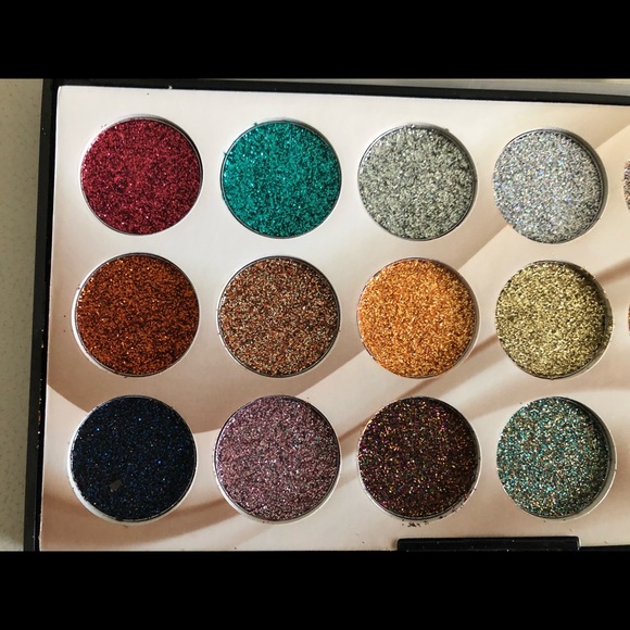 Glowing Face Glitter Eye Shadow 18 Color Glitter New with Box Makeup Kit - Picture 2 of 12